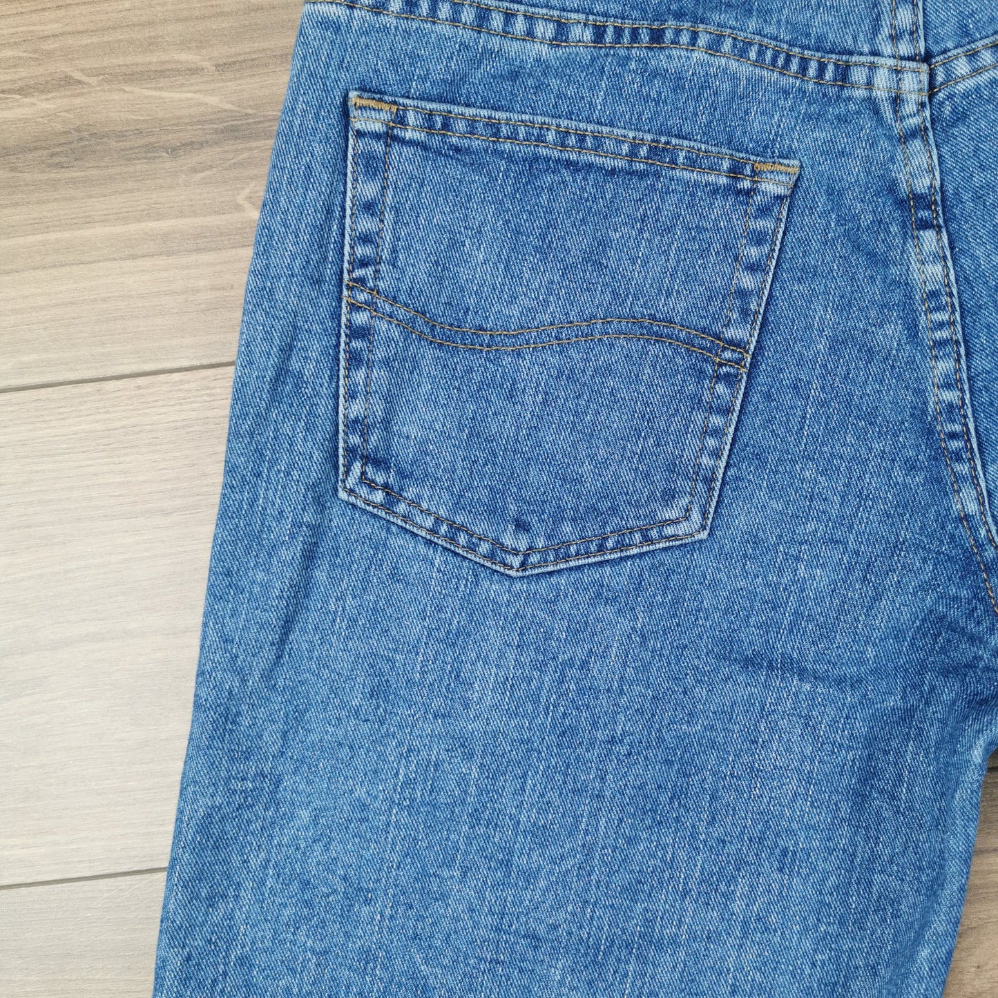 Vintage Lee Blue Medium Wash Denim Shorts Jorts W34
