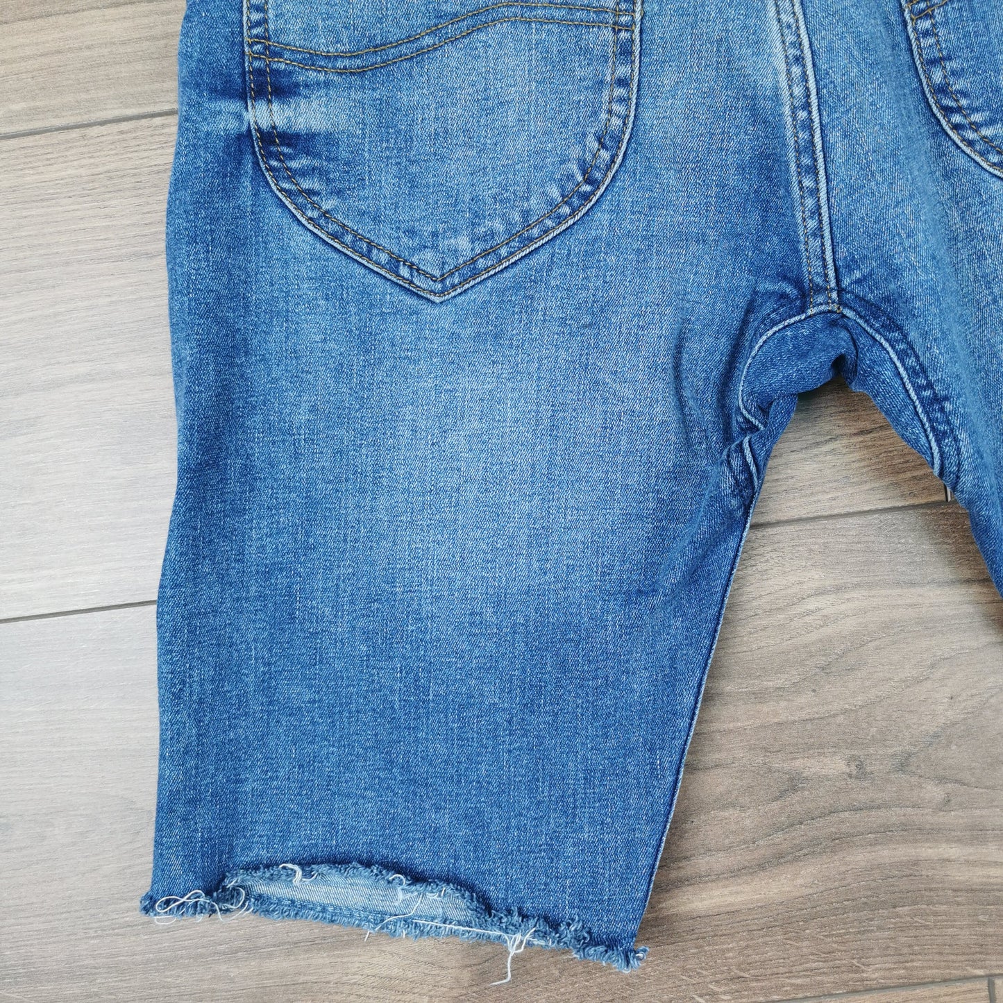 Vintage Lee Slim Straight Blue Denim Cut-off Jean Shorts Jorts Elastic Waist W32