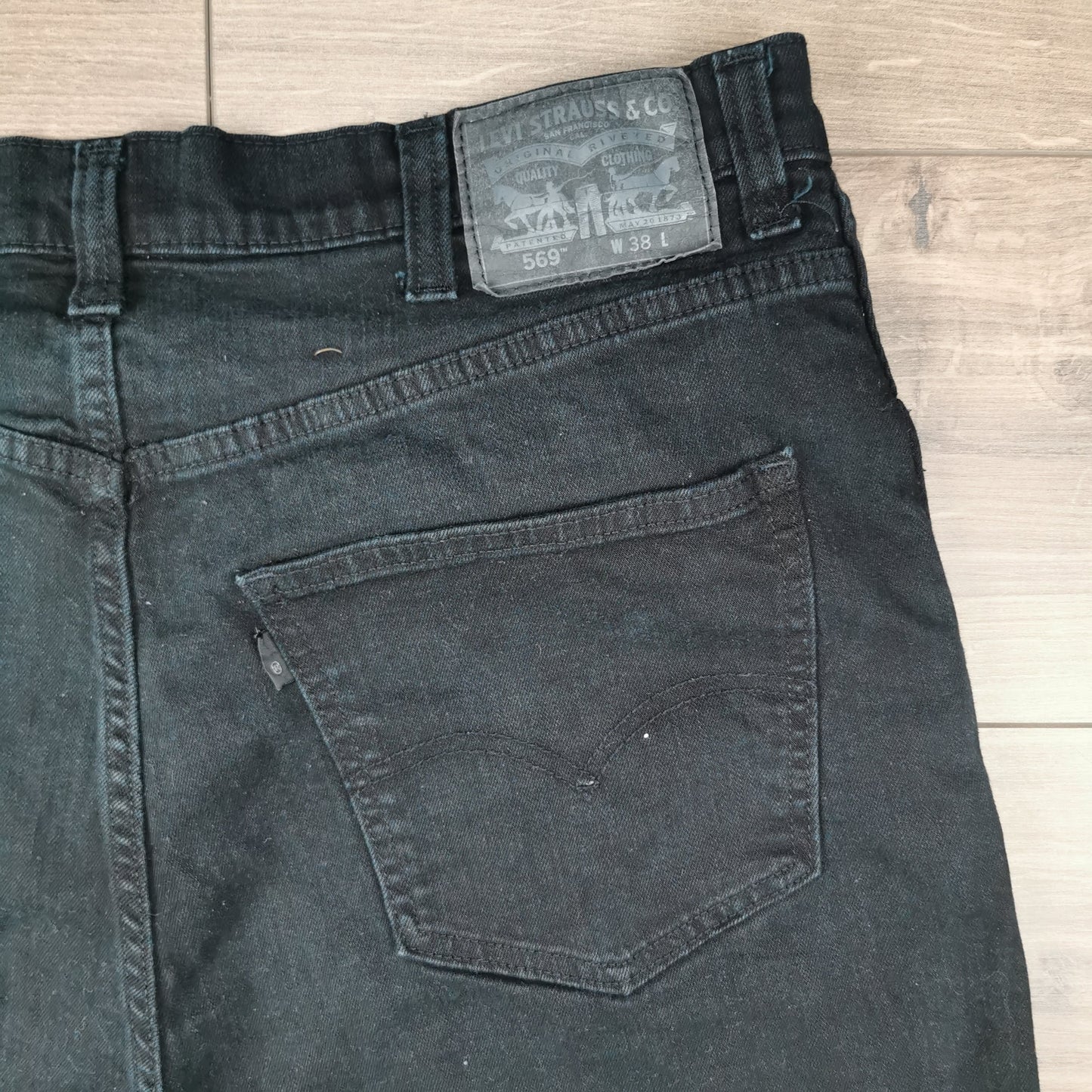 Levi's 569 Loose Straight Black Denim Shorts Jorts W38