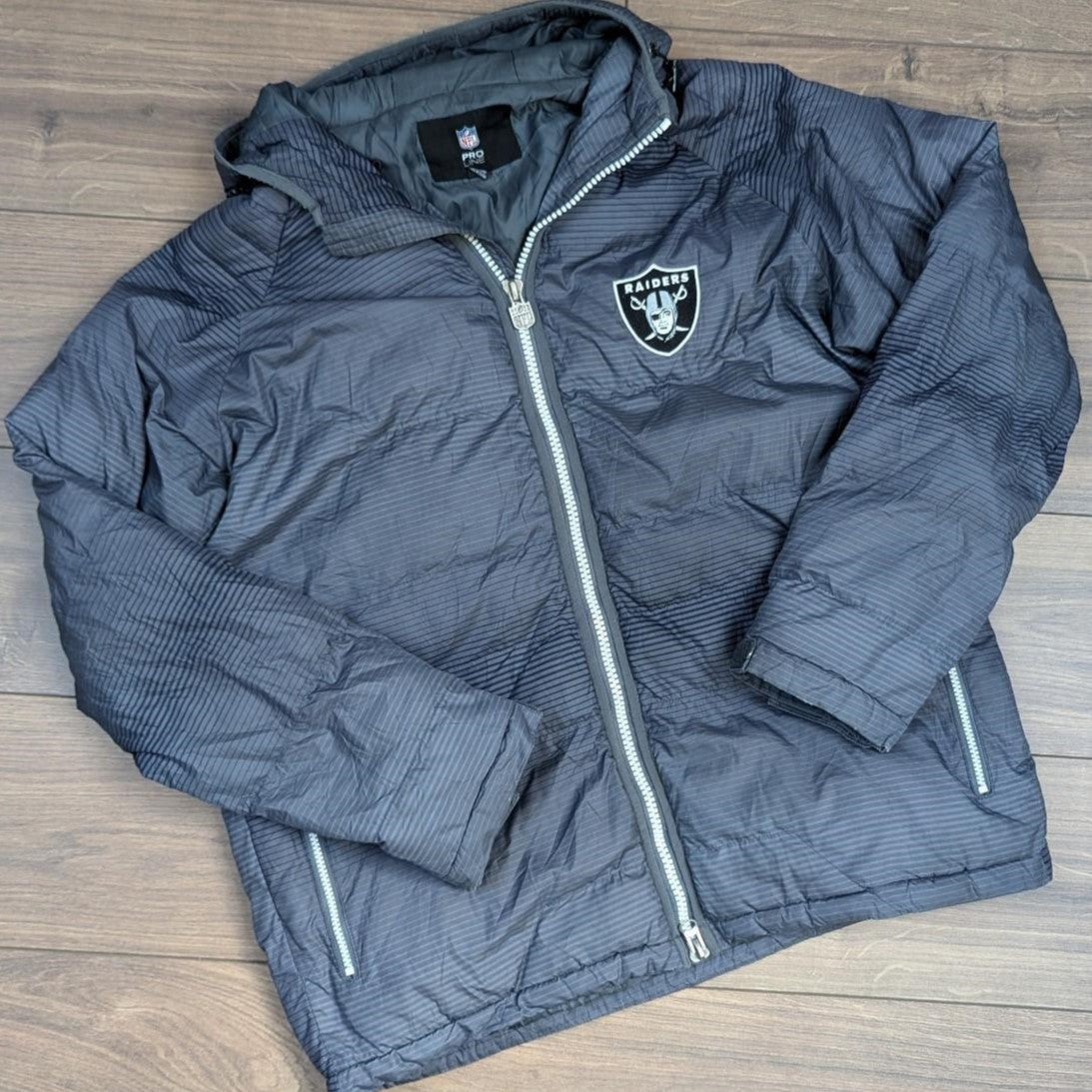 Grey NFL Las Vegas Raiders Pro Line Puffer Jacket Coat Men's L