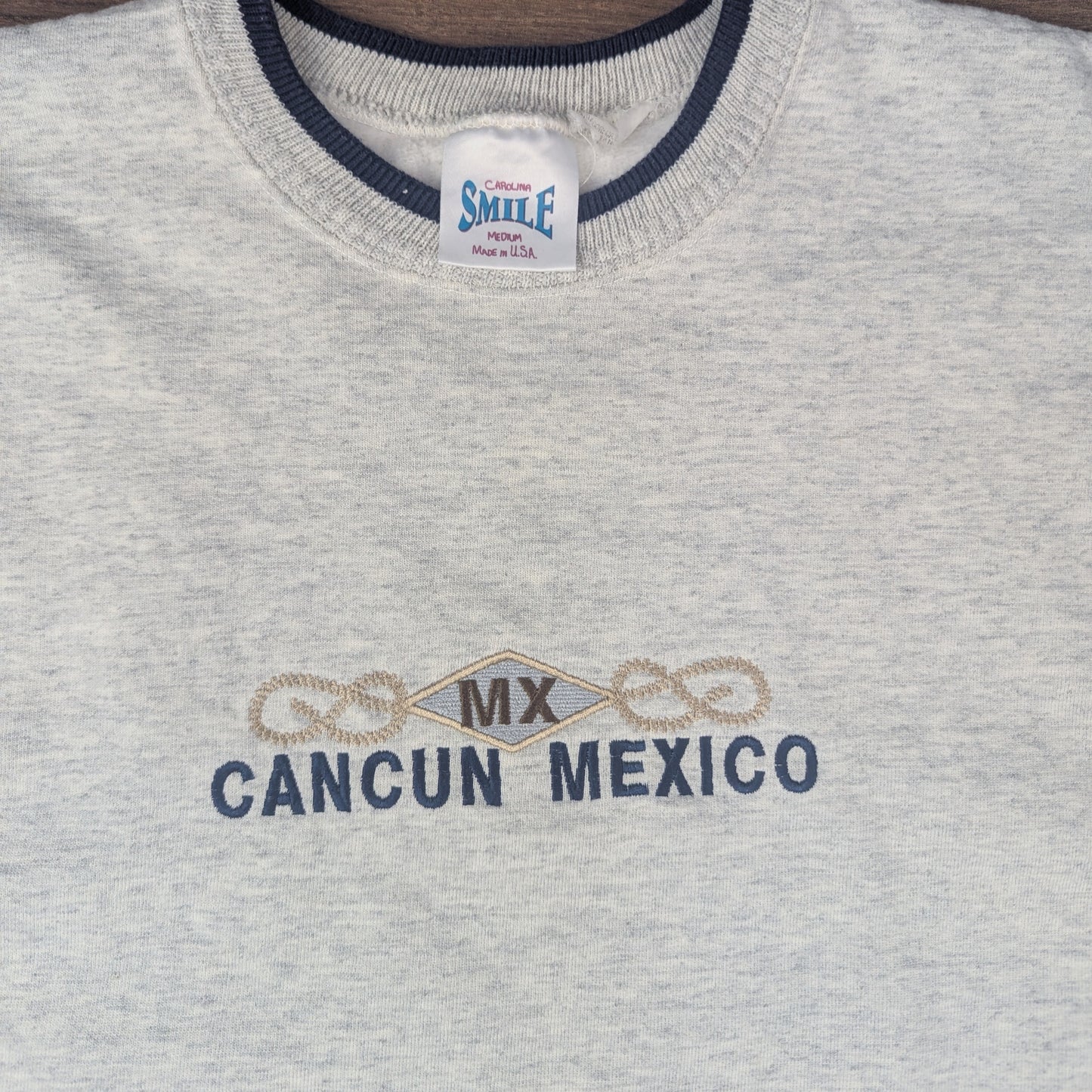 90's Vintage Carolina Smile Souvenir Cancun Mexico Sweatshirt Size M