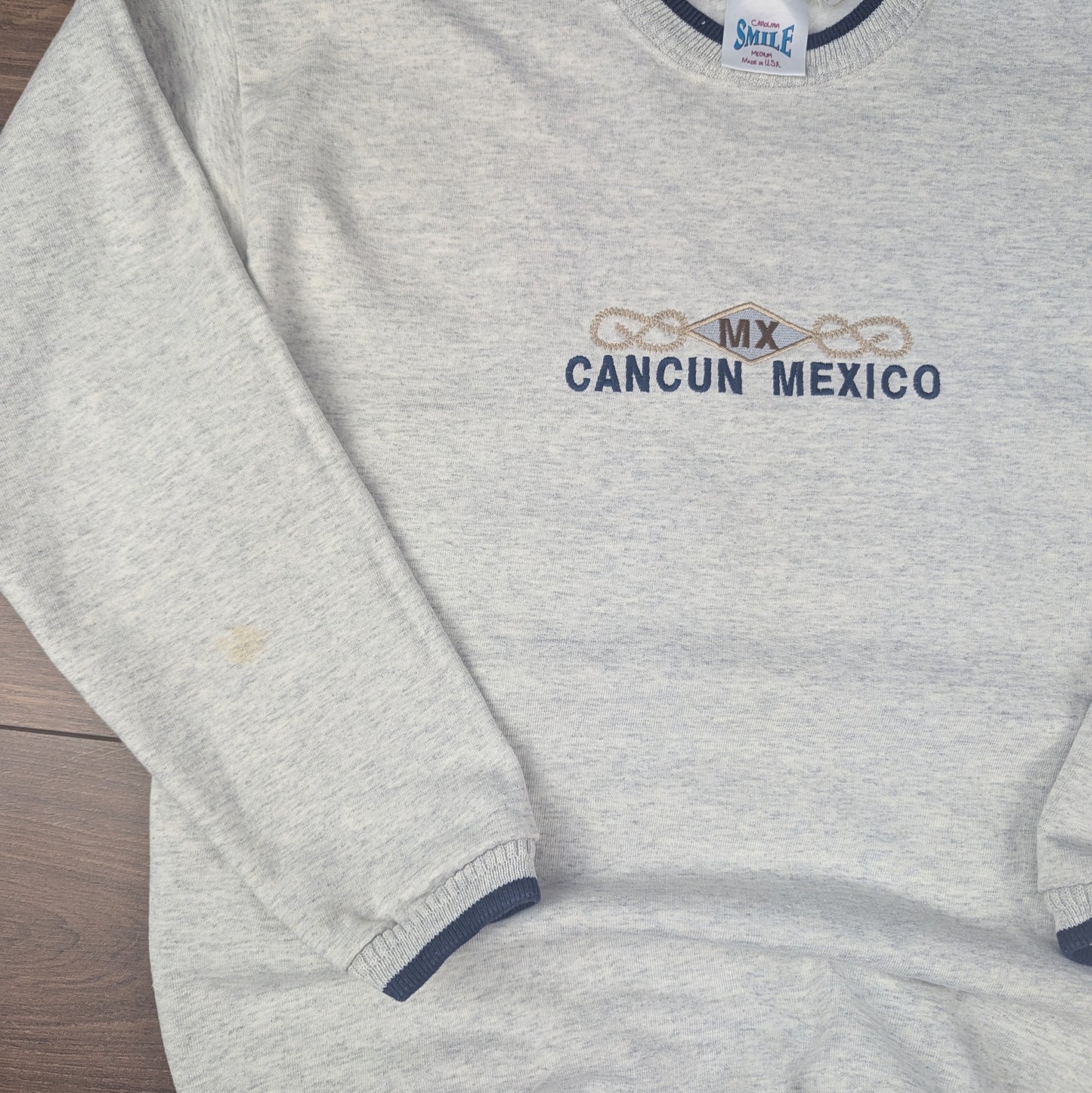 90's Vintage Carolina Smile Souvenir Cancun Mexico Sweatshirt Size M