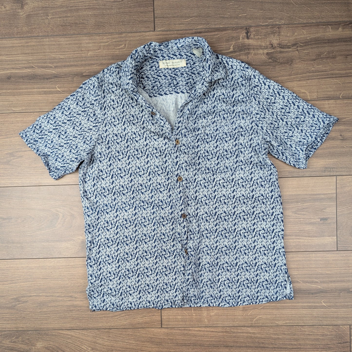 Blue Vintage Shell Beach Hawaiian Pattern Wood Detail Silk Shirt Size S