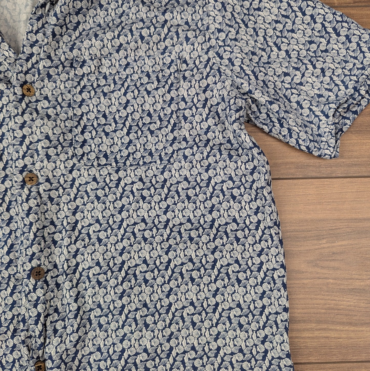 Blue Vintage Shell Beach Hawaiian Pattern Wood Detail Silk Shirt Size S