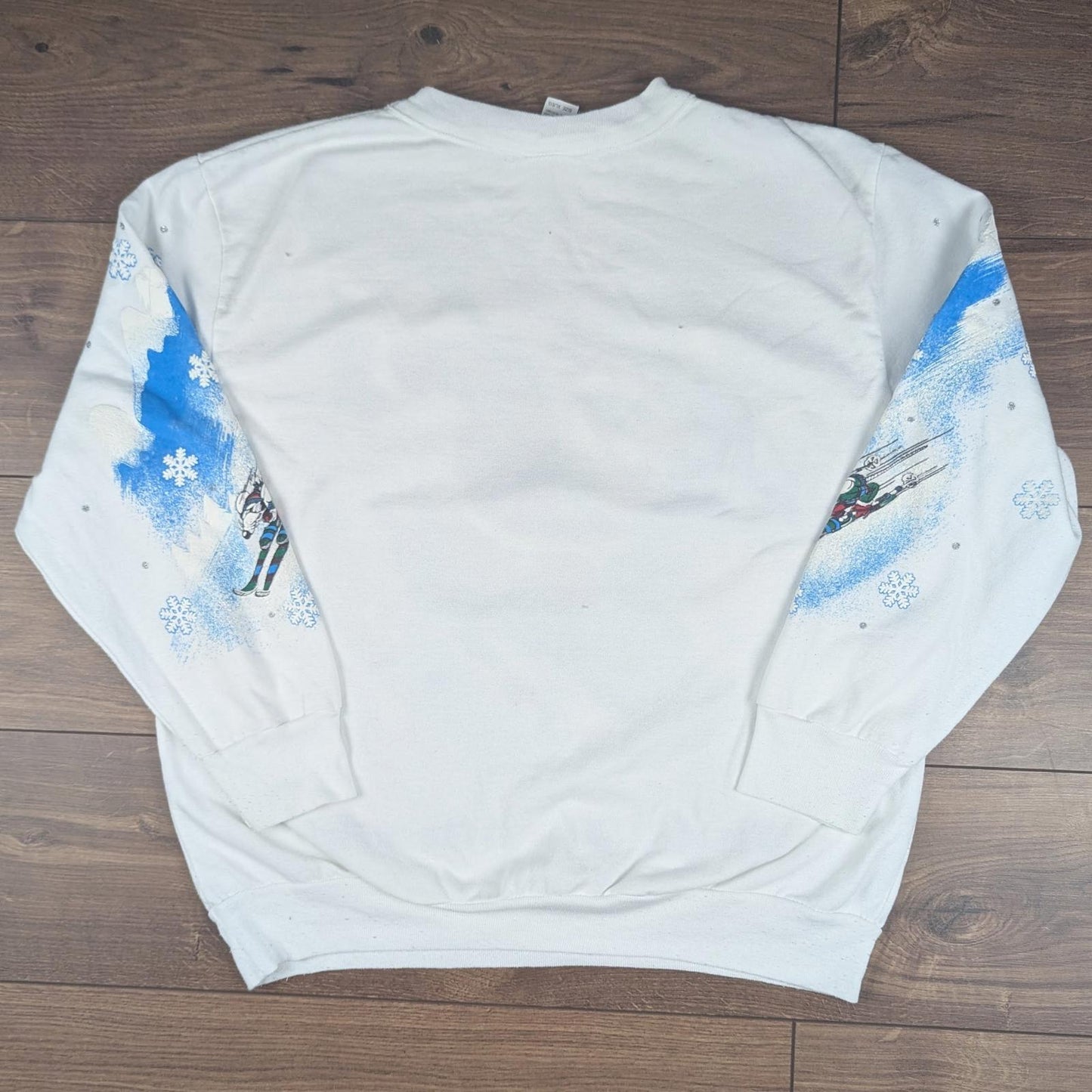 Vintage Skiing Santa White Christmas Jumper Sweatshirt Size XL