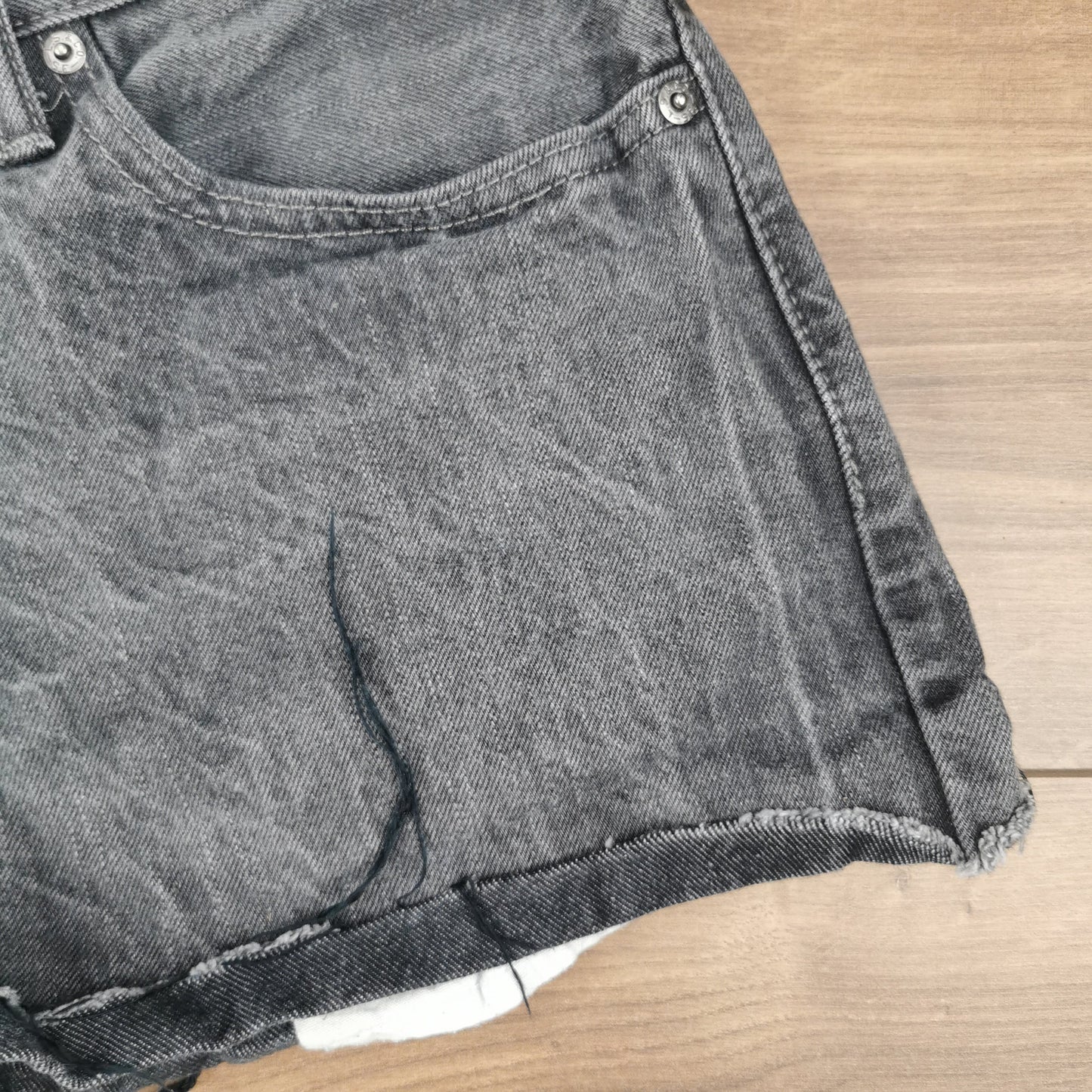 Vintage Levi's 514 Cutoff Black Denim Jean Shorts Jorts W32