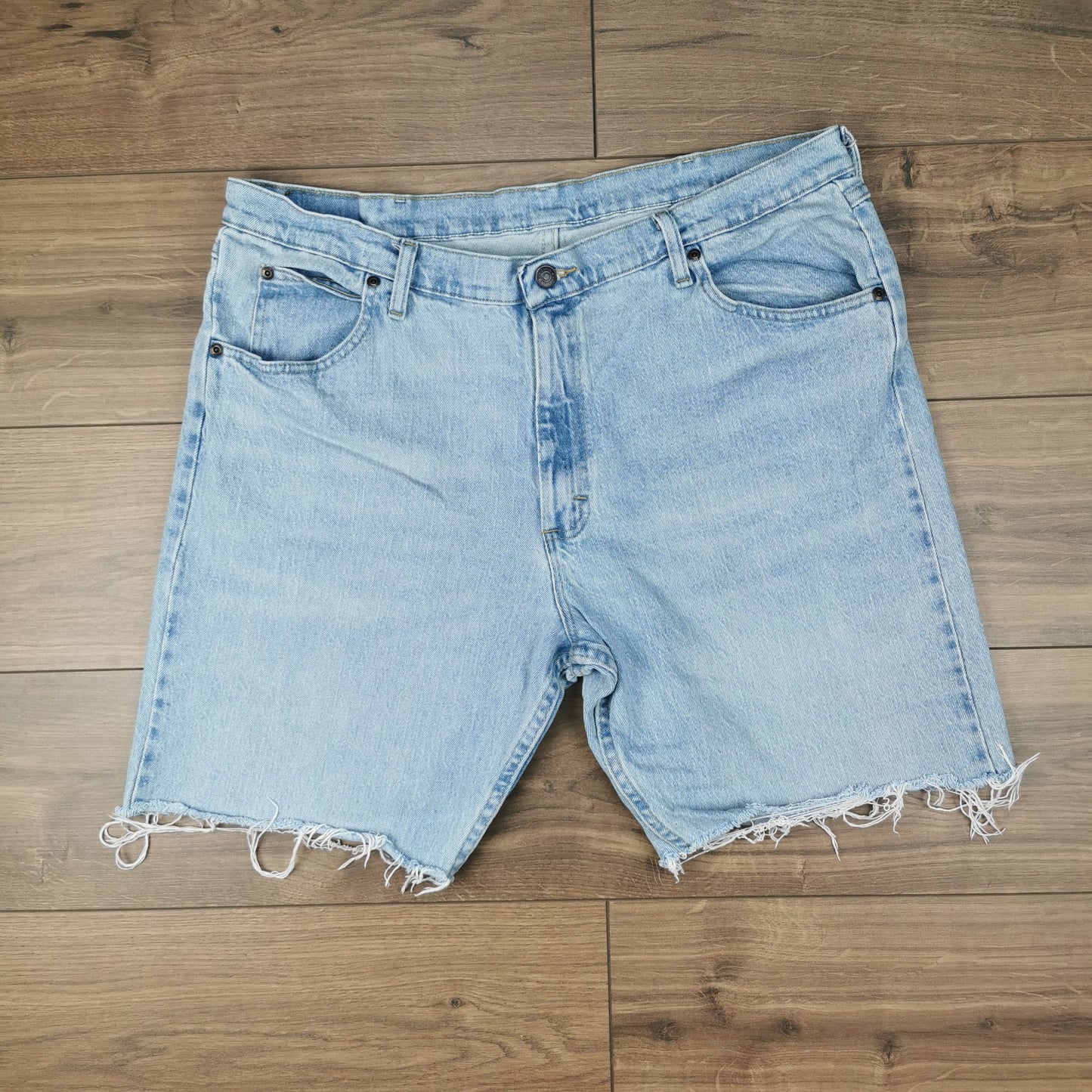 Vintage Wrangler Light Wash Blue Denim Cut-off Shorts Jorts W38