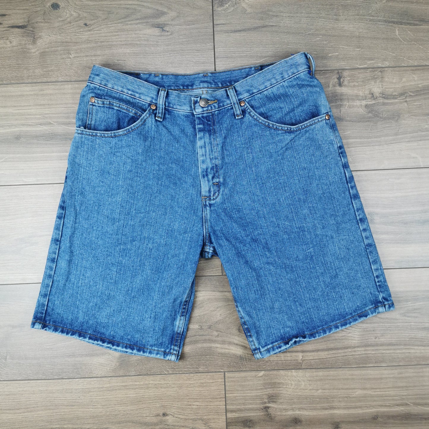 Vintage Lee Blue Medium Wash Denim Shorts Jorts W34