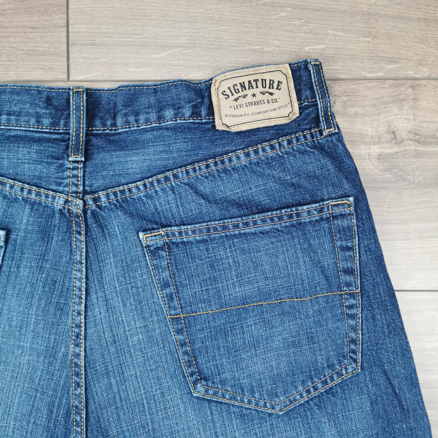 Vintage Levi's Signature Loose Blue Denim Shorts Jorts Medium Dark Wash W36