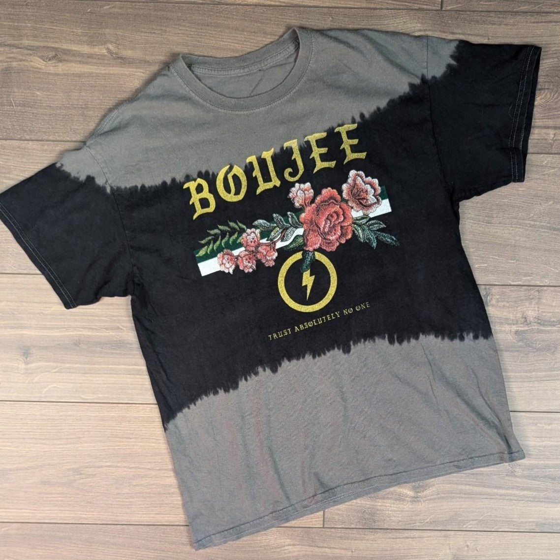 Grey/Black Vintage 00's Boujee Graphic T-Shirt Men's L Y2K
