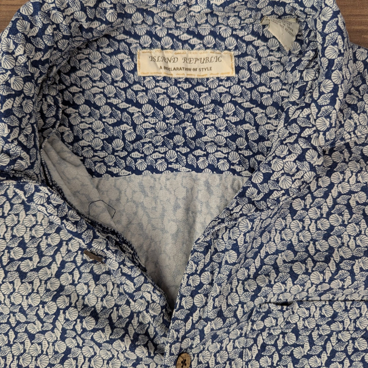 Blue Vintage Shell Beach Hawaiian Pattern Wood Detail Silk Shirt Size S