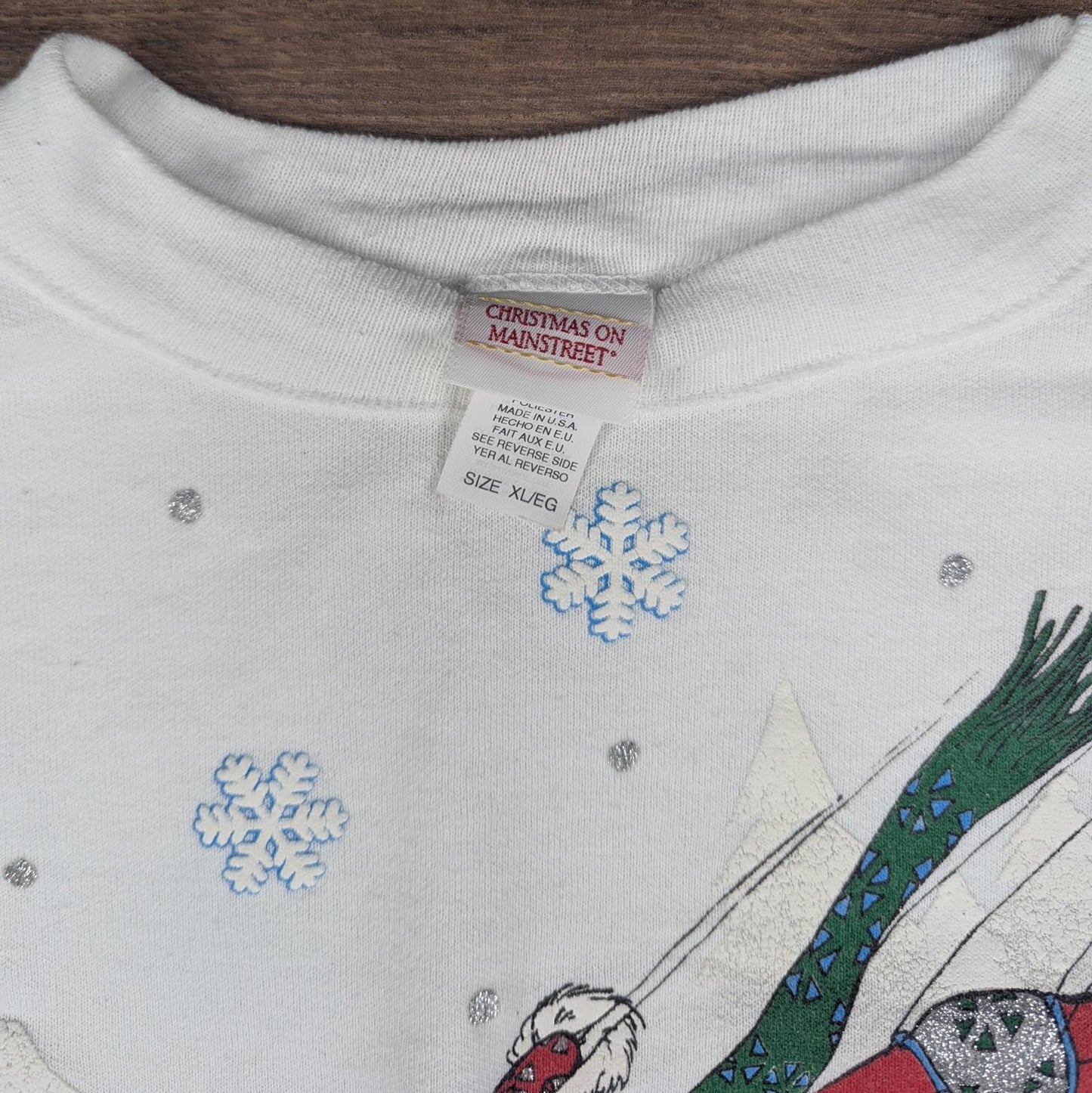 Vintage Skiing Santa White Christmas Jumper Sweatshirt Size XL